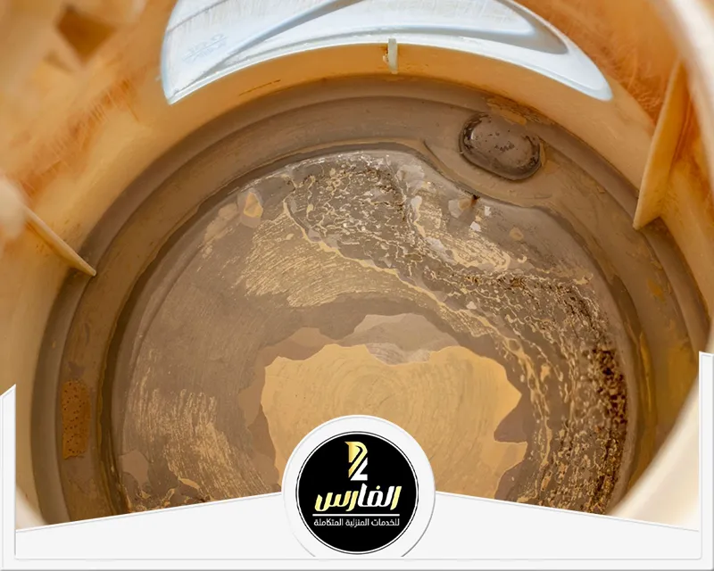  وعاء دائري يحتوي على ثقب في الأسفل، مناسب لتنظيف الخزانات.