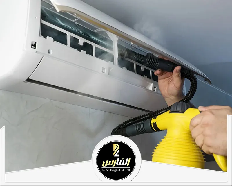 تنظيف المكيف بالرياض 0557756533 الفارس يقوم الفني بتنظيف المكيف باستخدام أفضل المعدات لإزالة الأتربة والشوائب وتحسين التبريد بشكل كامل.