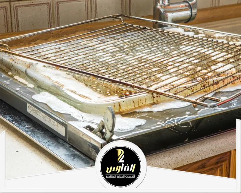شركة تنظيف اثاث مكتبي بالرياض 0557756533 الفارس يقوم الفني بتنظيف الفرن بأفضل جودة باستخدام أحدث الأجهزة والمواد لضمان إزالة الدهون والبقع.