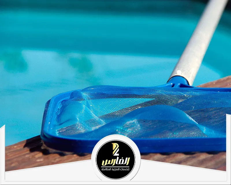 أدوات تنظيف مسابح بالرياض لإزالة الأوساخ والشوائب بدقة لضمان بيئة مائية نظيفة وآمنة.